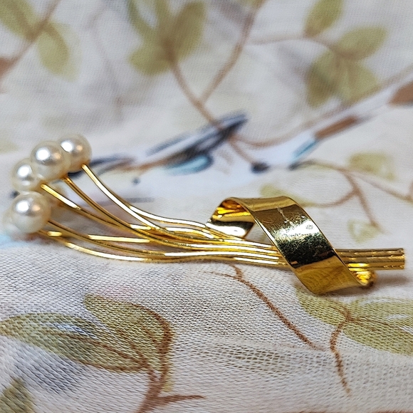 NAPIER Gold Tone Vintage 7 Sprig Flower Stem Bouquet Brooch Pin Faux Pearls EUC - Picture 2 of 16